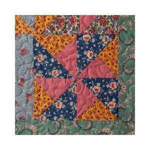 Meandering 001 pattern by Sweet Dreams Studios is an interlocking geometric pattern that works well with most any quilt top style.