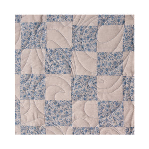 Plumes by Sweet Dreams Quilt Studio is an interlocking e2e pattern with a Modern feel.  